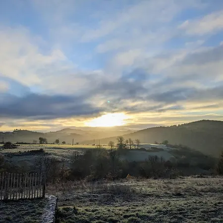 Hébergement de vacances La Grange, Le Hameau Des Volcans - Déconnexion Face à La Vue *