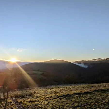 Grange Renovee - Calme Et Vue Sur Les Volcans Holiday home *